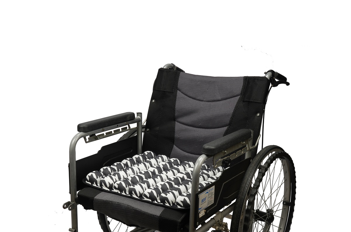 Medical-grade houndstooth air cell wheelchair cushion for pressure sore prevention and enhanced mobility comfort.